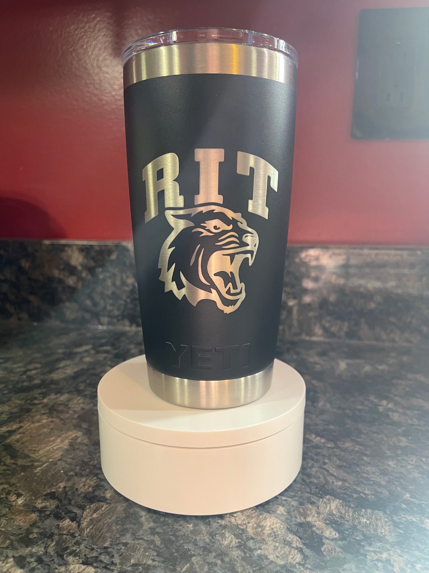 Logo 20 oz Yeti Rambler