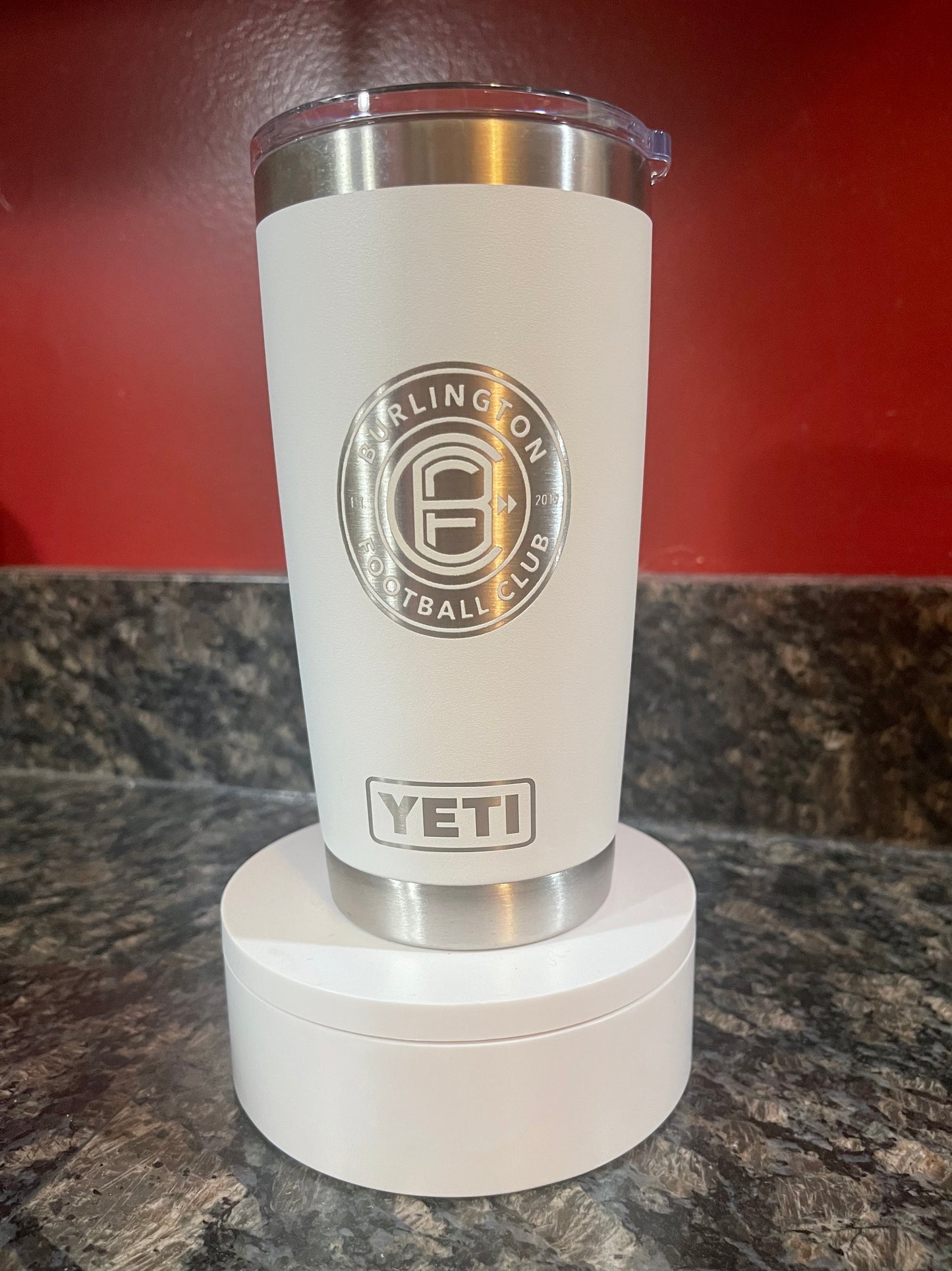 Logo 20 oz Yeti Rambler